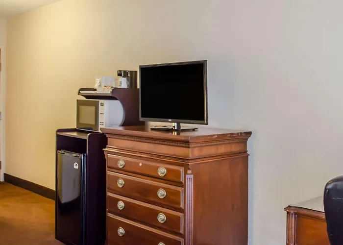Quality Inn & Suites Pensacola Bayview