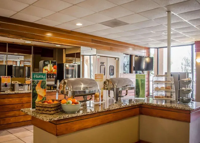 Quality Inn & Suites Pensacola Bayview