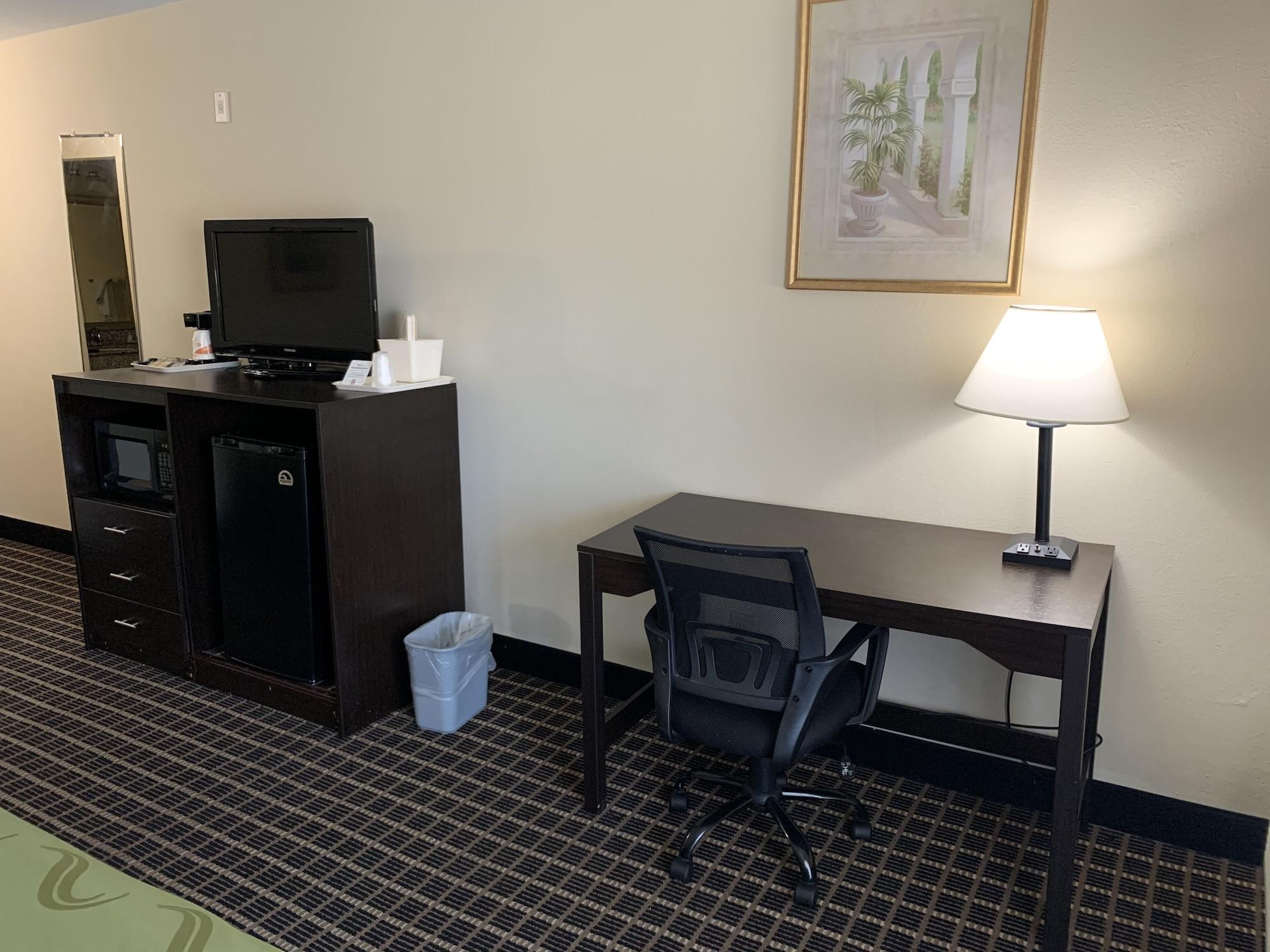 Hotel Quality & Pensacola Bayview