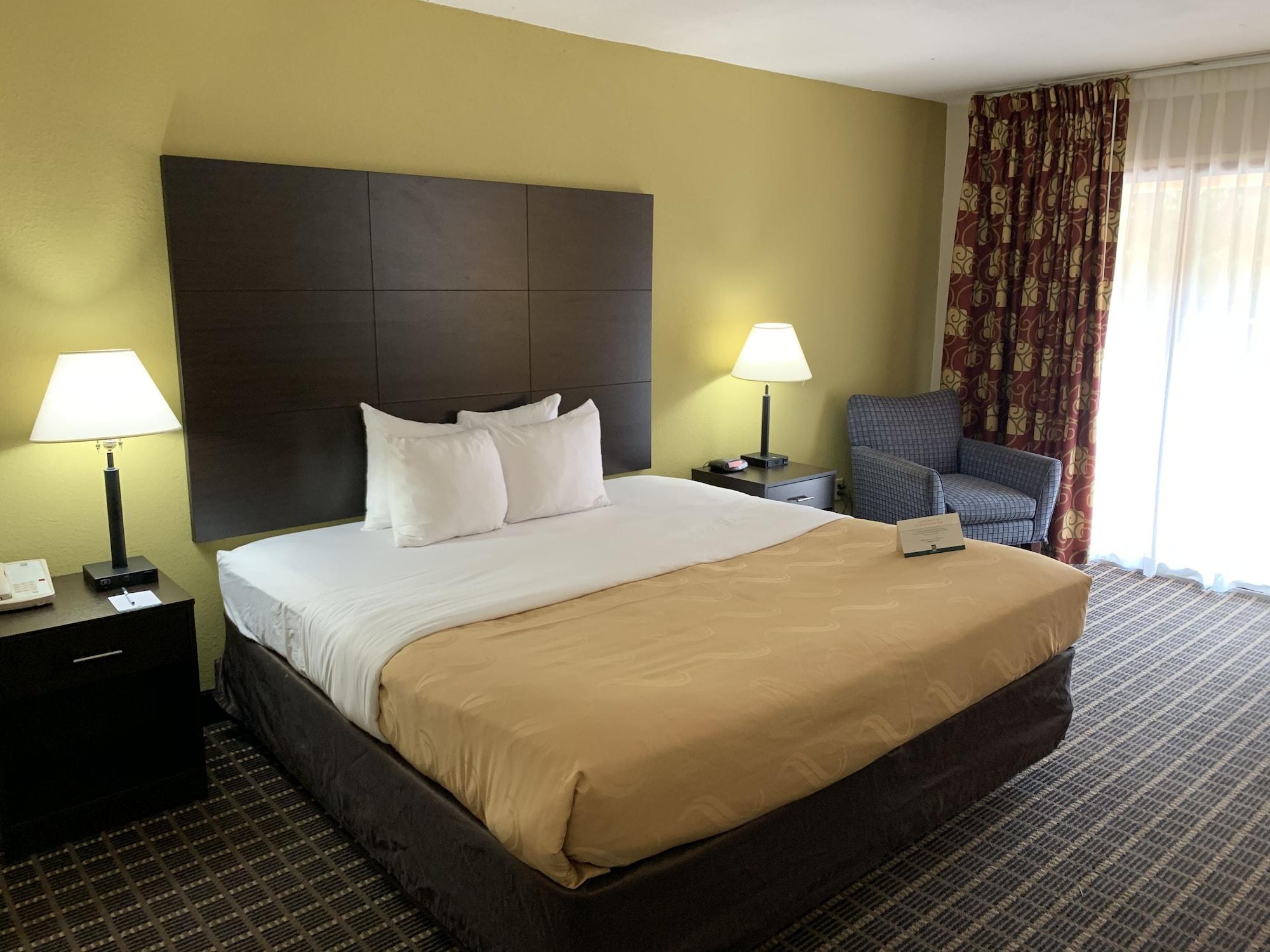 Hotel Quality & Pensacola Bayview 2*