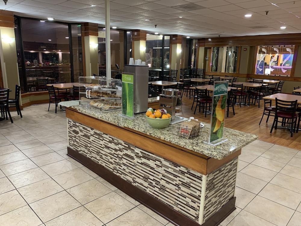 Quality & Pensacola Bayview 2*