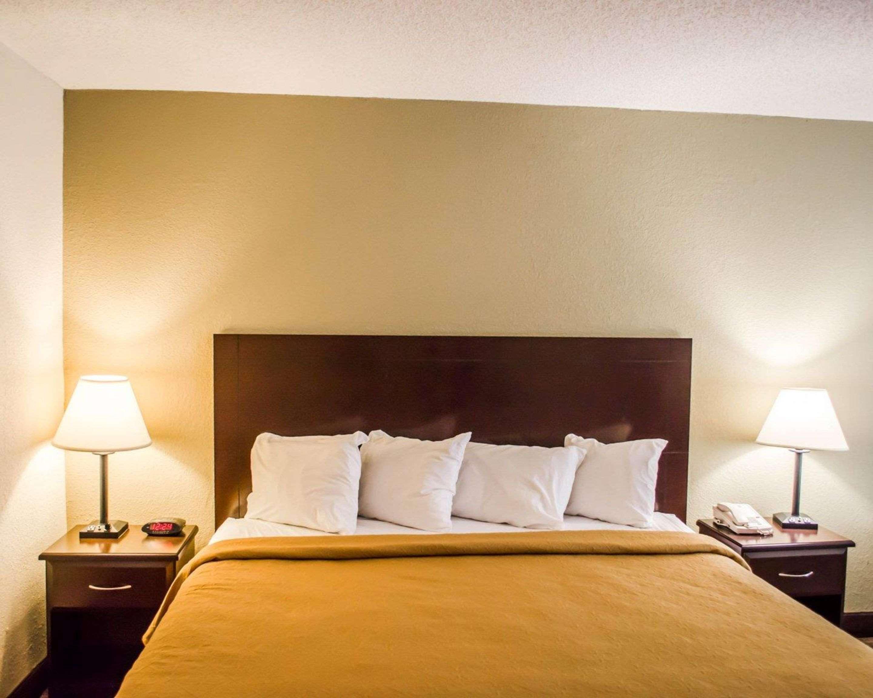 Quality & Pensacola Bayview Hotel 2*