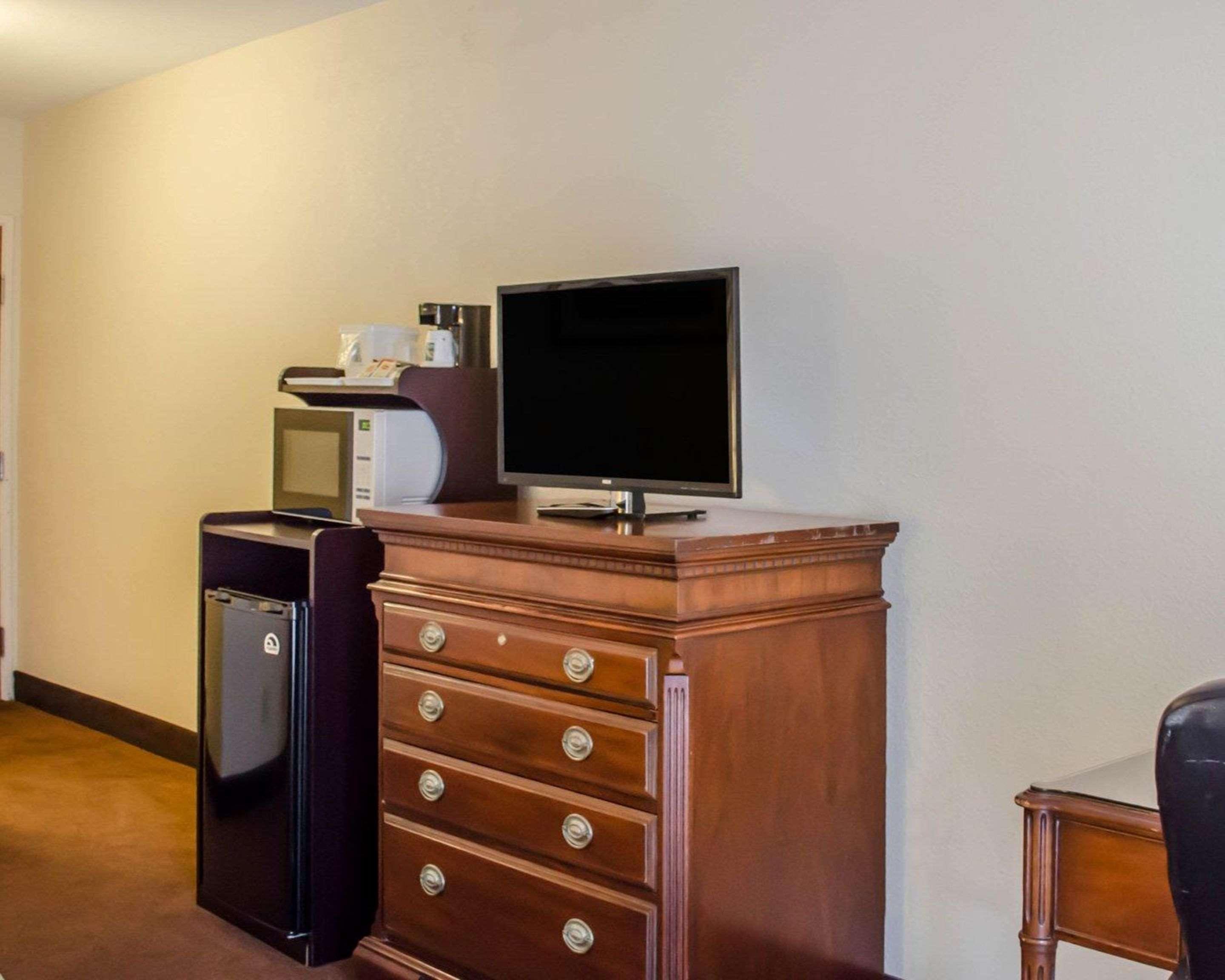 Quality & Pensacola Bayview Hotel