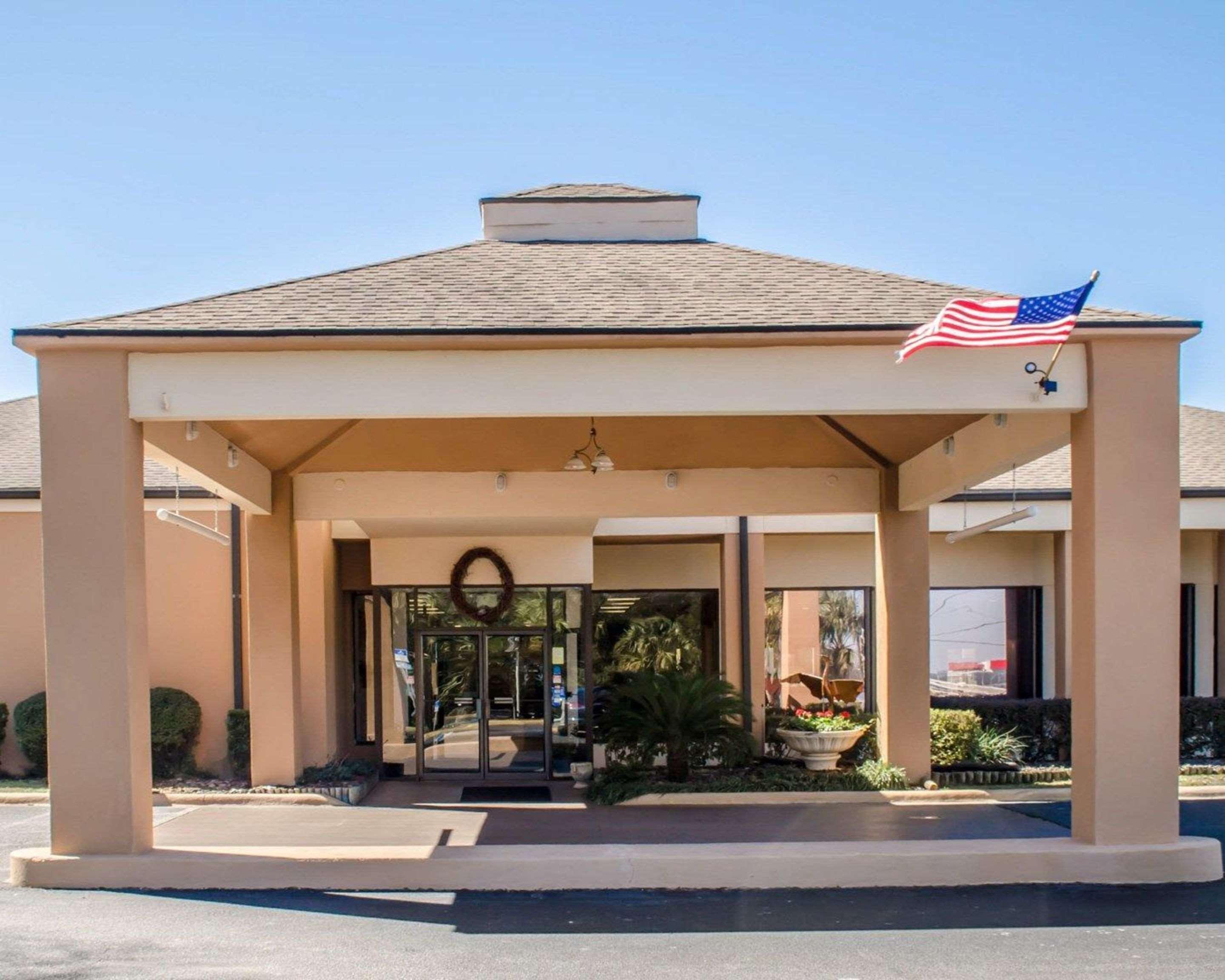 Hotel Quality & Pensacola Bayview 2*