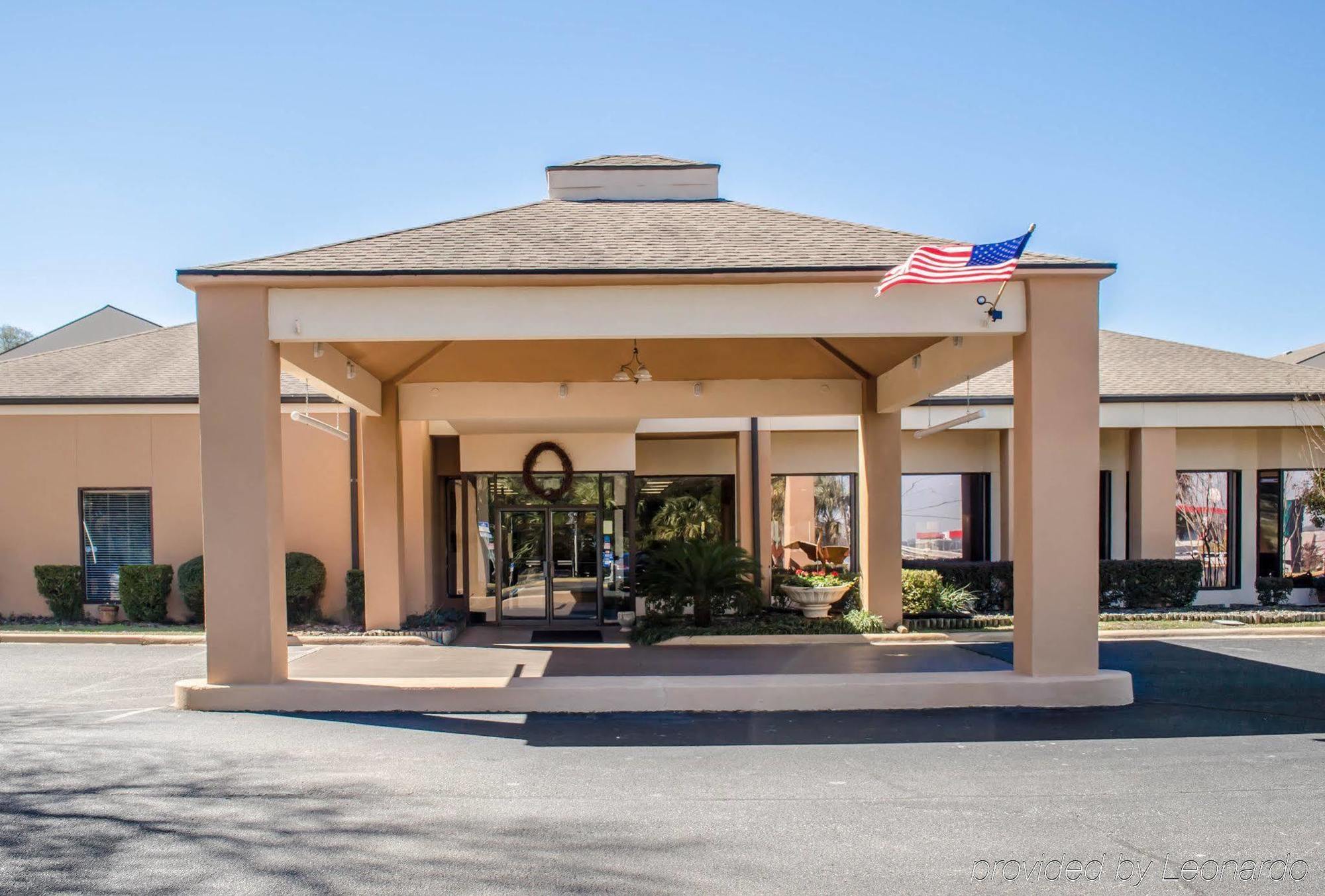 Quality & Pensacola Bayview Hotel 2*