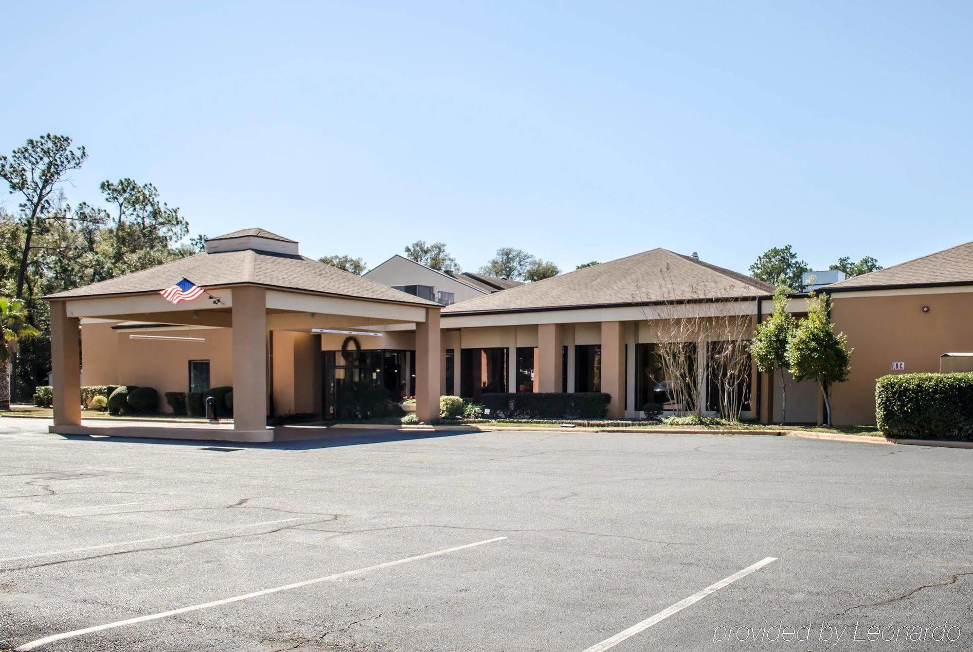 Quality & Pensacola Bayview Hotel 2*