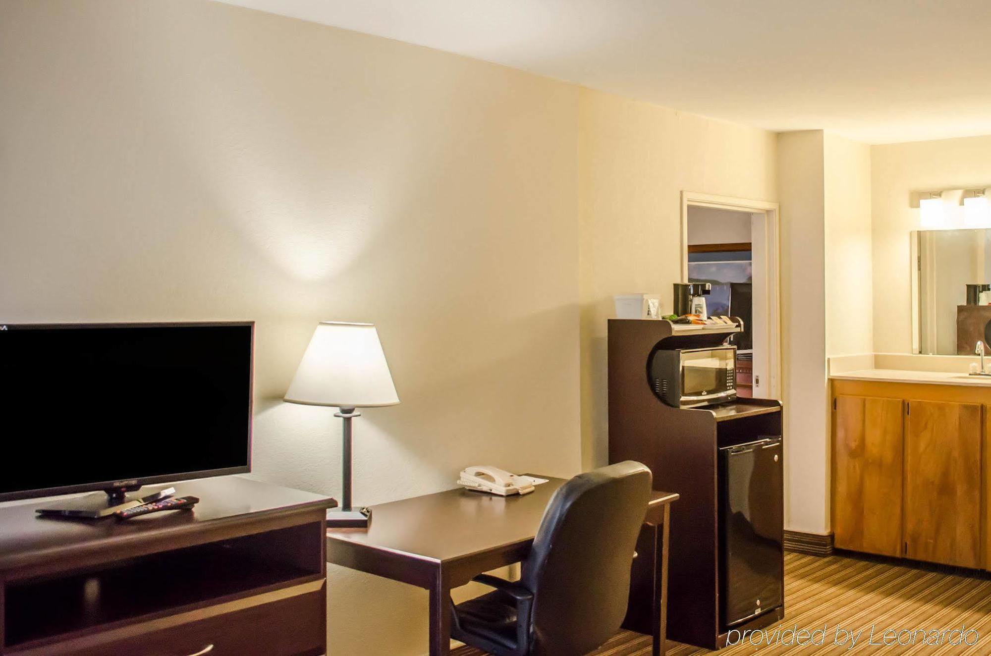 Hotel Quality & Pensacola Bayview 2*